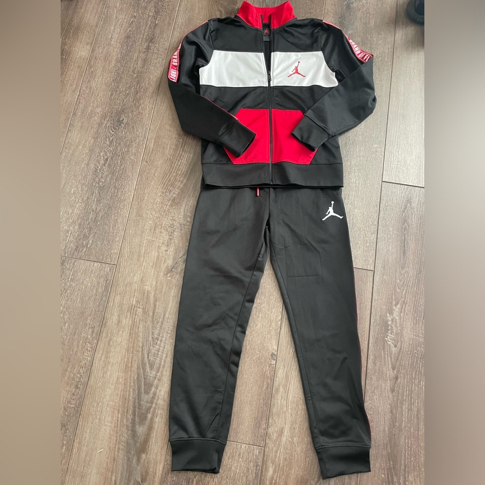 Nike Black and Red Matching Sweatpants Set